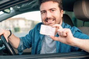 Cómo Renovar Licencia de Conducir en Illinois