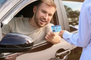 Cómo Renovar Licencia de Conducir en New Hampshire